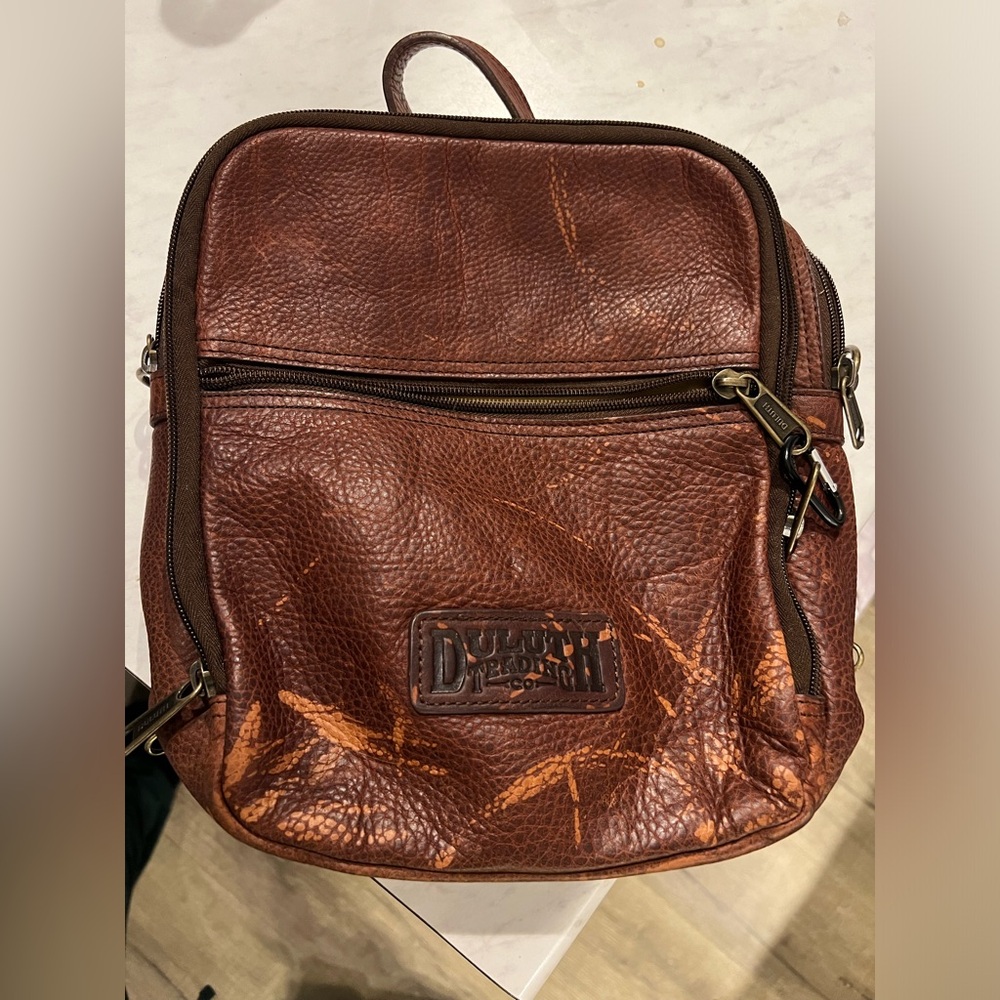 Duluth Trading Co Lifetime Leather Travel Bag